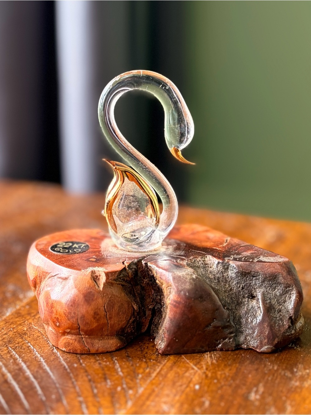 Vintage Clear Glass Swan Sculpture with Gold Accent on Wood Bark Base 22kt. Gold - Picture 7 of 7